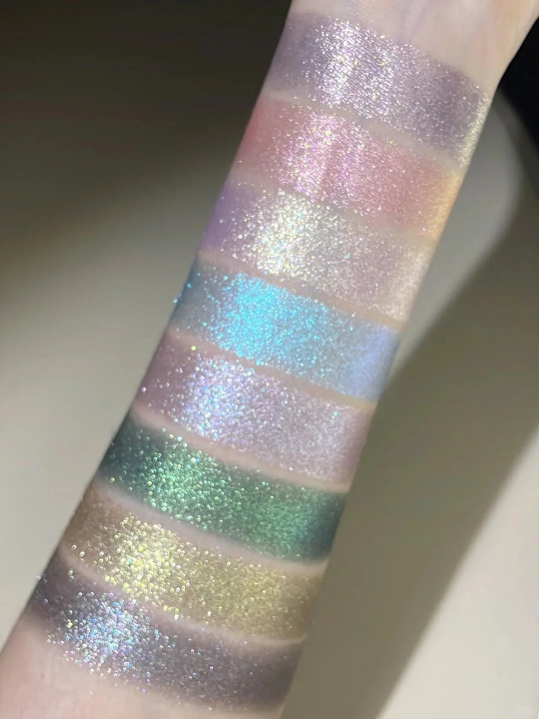 CHEERYEP (QIANYAN) Cosmic Mind 16-Color Holographic Eyeshadow Palette 08 Ambition