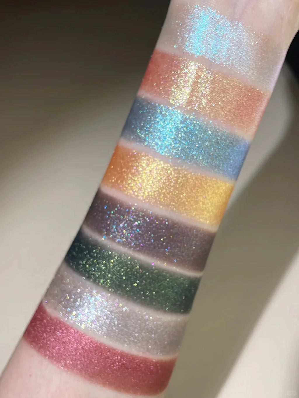 CHEERYEP (QIANYAN) Cosmic Mind 16-Color Holographic Eyeshadow Palette 08 Ambition