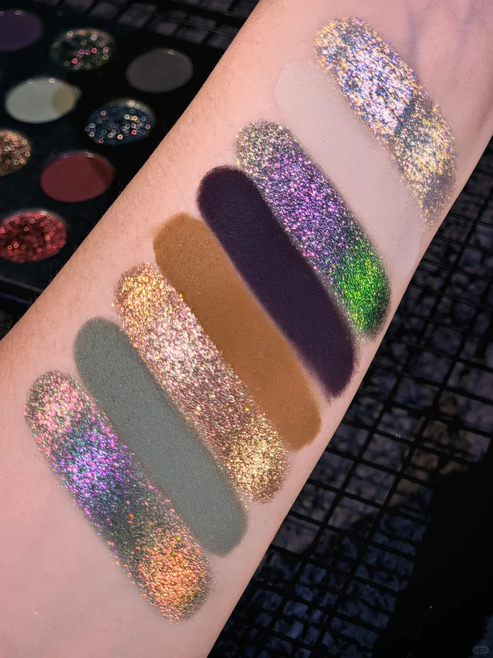 KRYPTEIN COSMETICS Supernova Chameleon Eyeshadow Palette