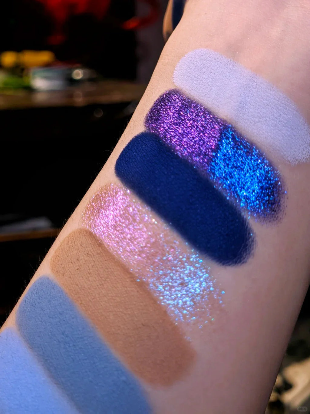 ROINGNEAO Blues Symphony Smoky Eyeshadow Palette