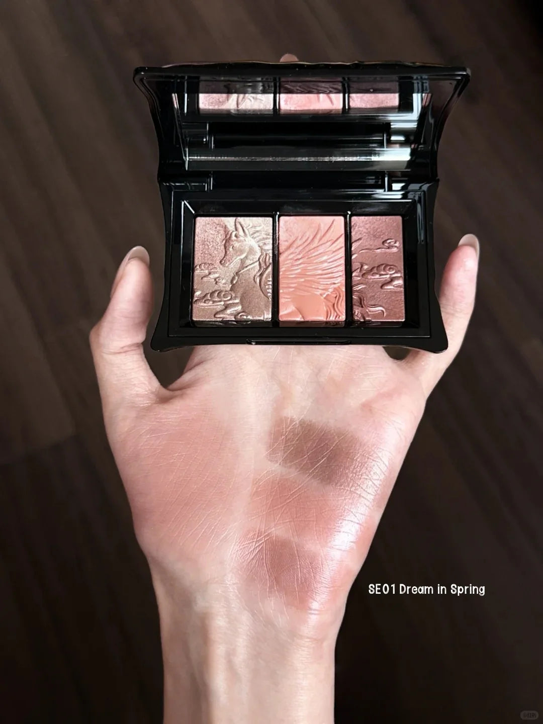 CHEERYEP (QIANYAN) Pillow Gem Collection Highlighter & Eyeshadow Palette