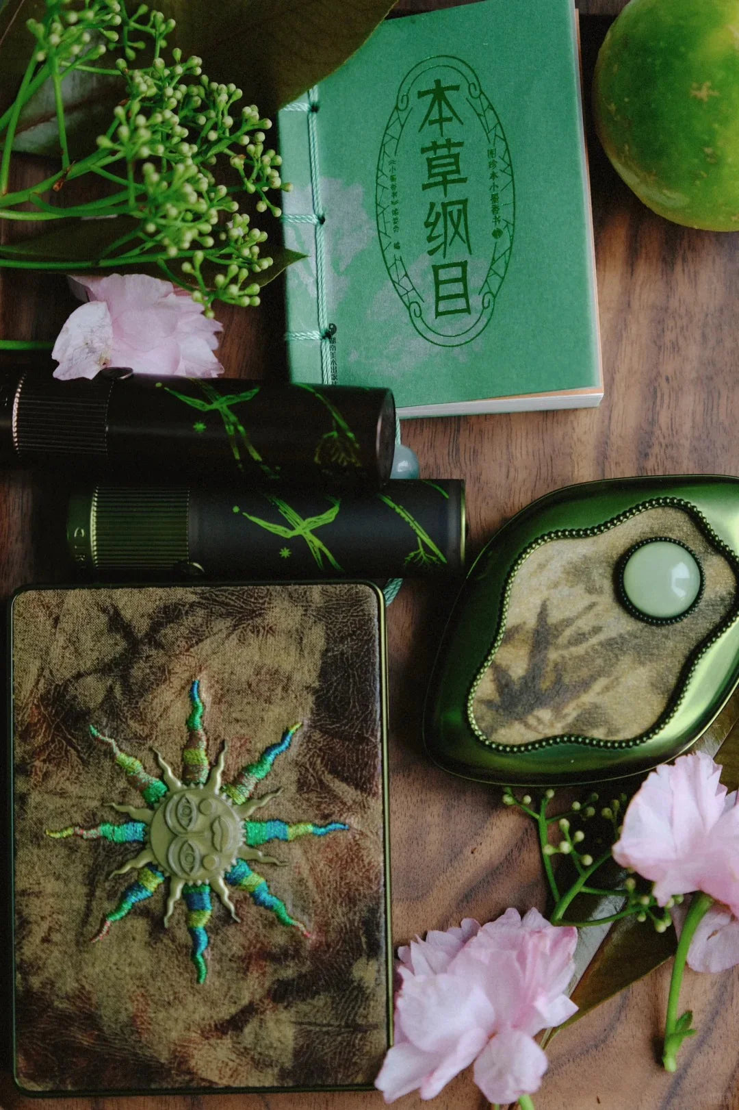 Girlcult Compendium of Materia Medica Highlighter & Contour Makeup Palette