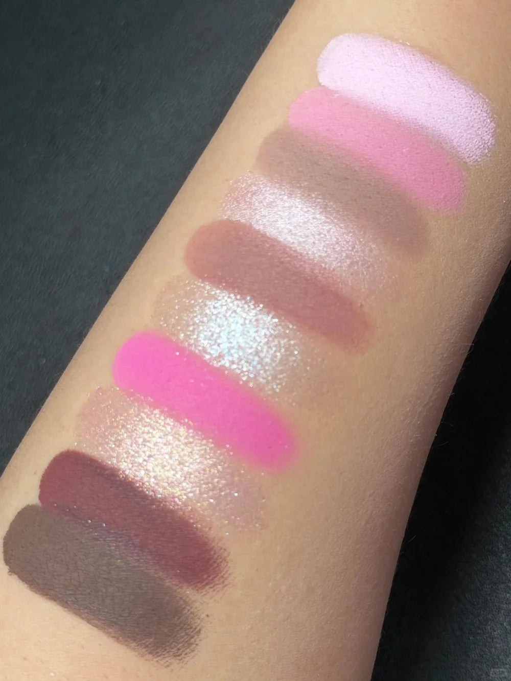 ROINGNEAO Pink Wave Initiative Smoky Eyeshadow Palette